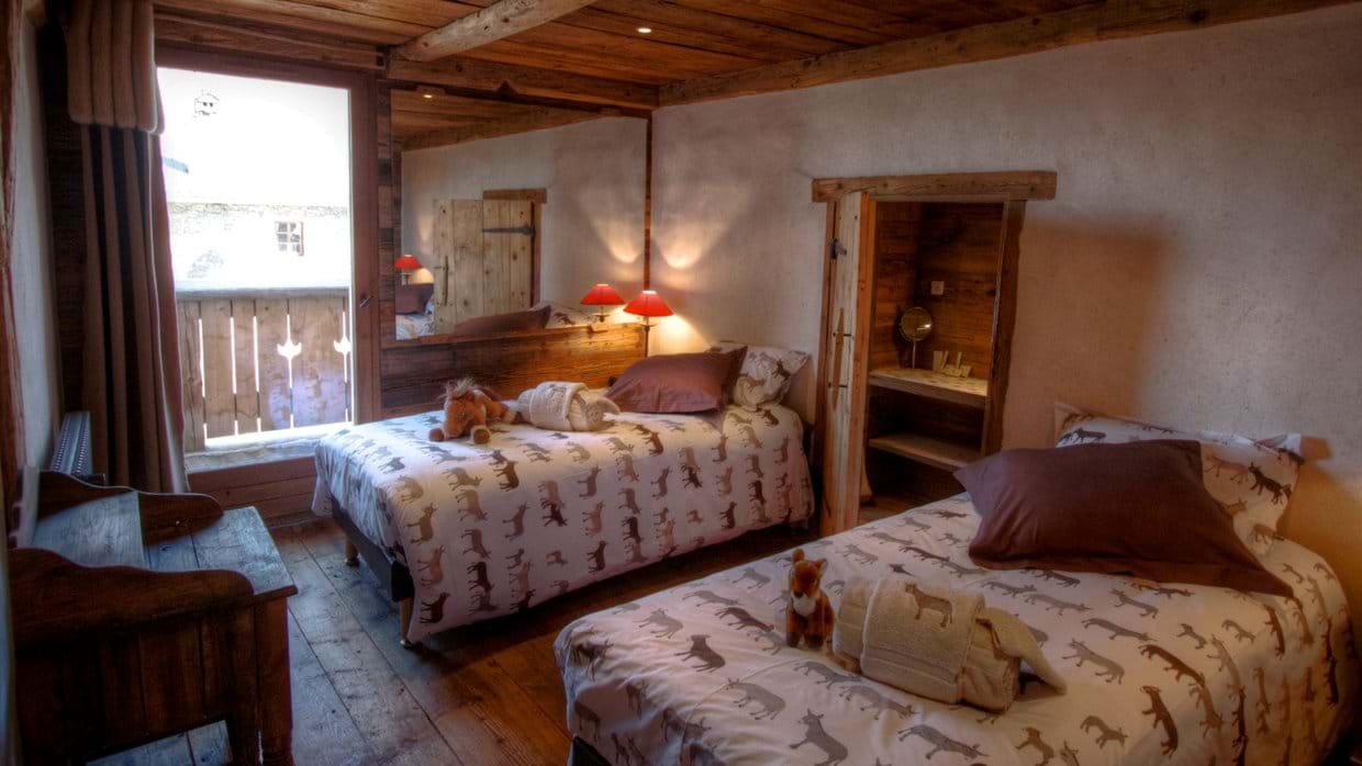 Luxury-Ski-Chalet-Meribel-Le Ruisseau du Raffort-Oxford-Ski-Bedroom 4.jpg