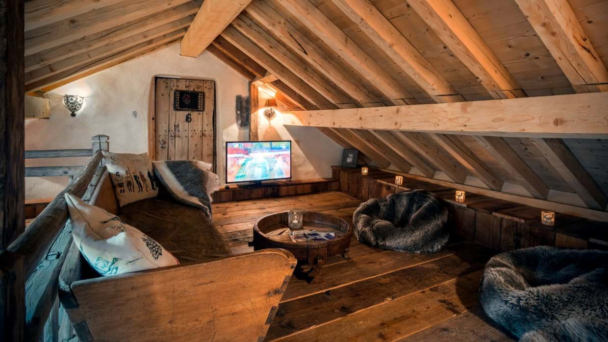 Luxury-Ski-Chalet-Meribel-Le Ruisseau du Raffort-Oxford-Ski-Mezzaine.jpg