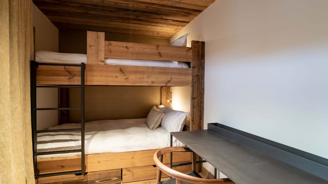 Luxury-Ski-Chalet-Meribel-Chalet-Portillo-Oxford-Ski-Bunk-room.jpg