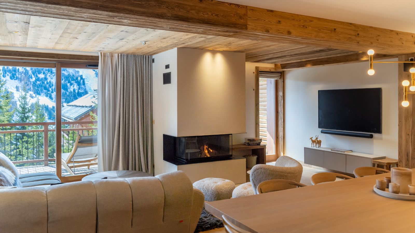 Luxury-Ski-Chalet-Meribel-Chalet-Portillo-Oxford-Ski-Lounge2.jpg