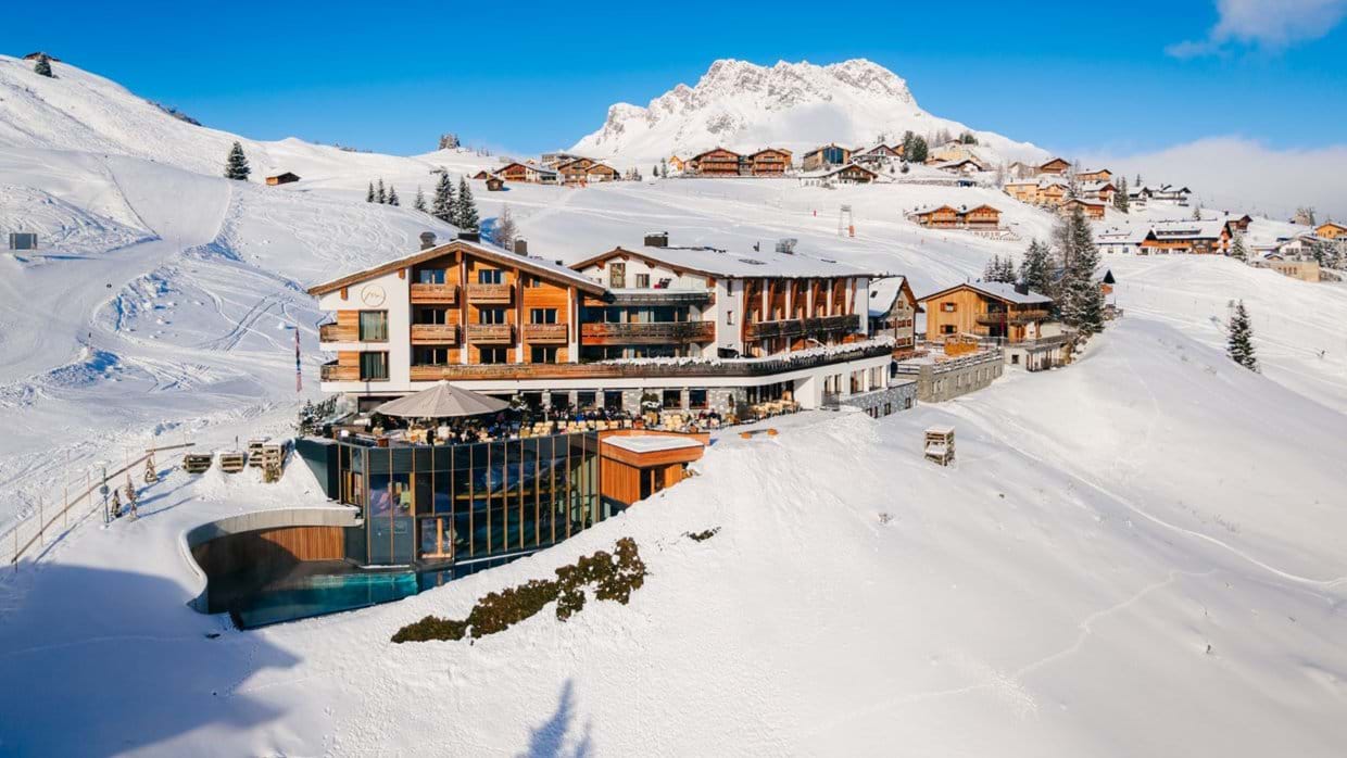 luxury-ski-hotel-lech-goldenerberg-oxford-ski-exterior.jpg