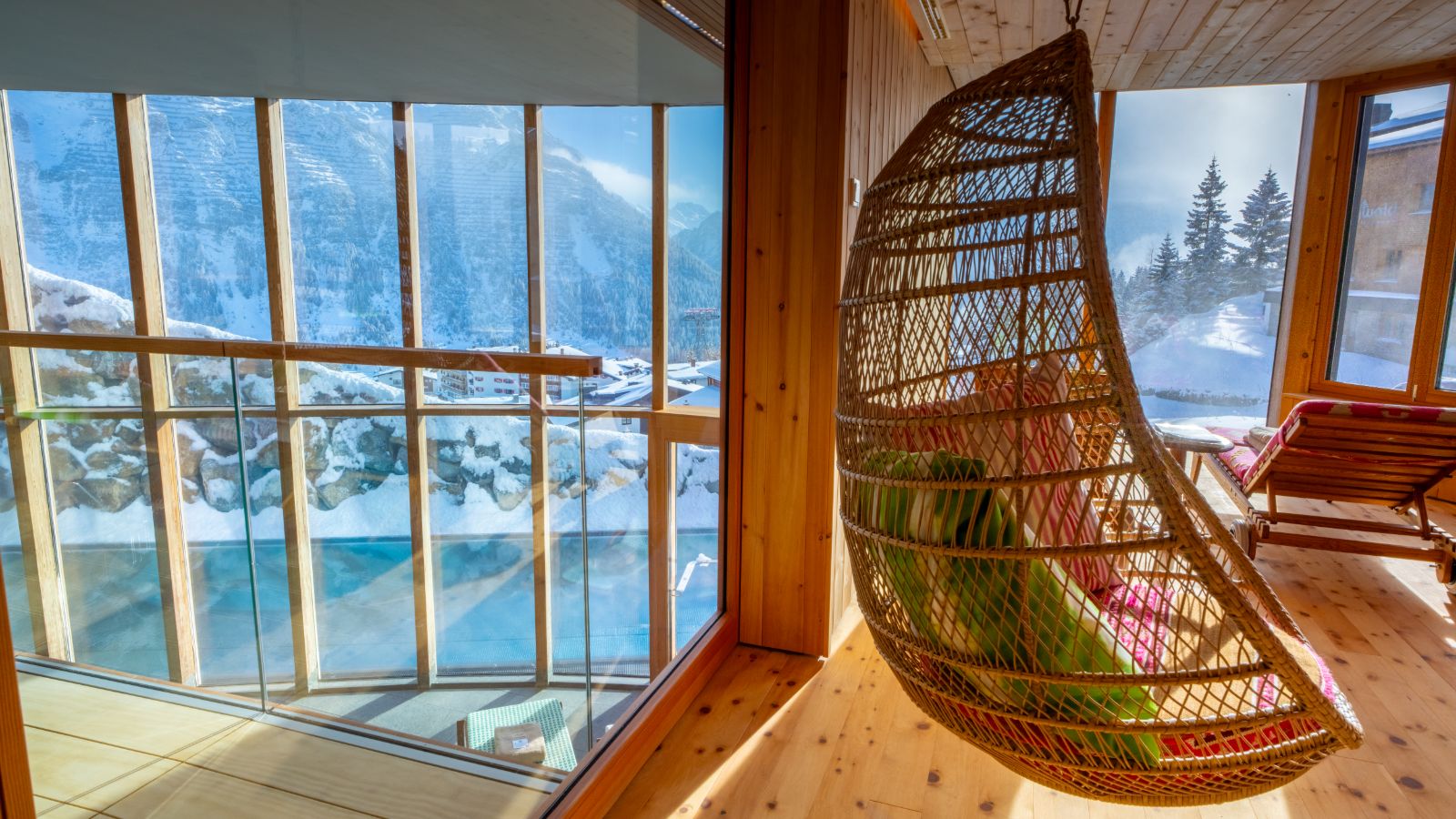 luxury-ski-hotel-lech-goldenerberg-oxford-ski-pool.jpg