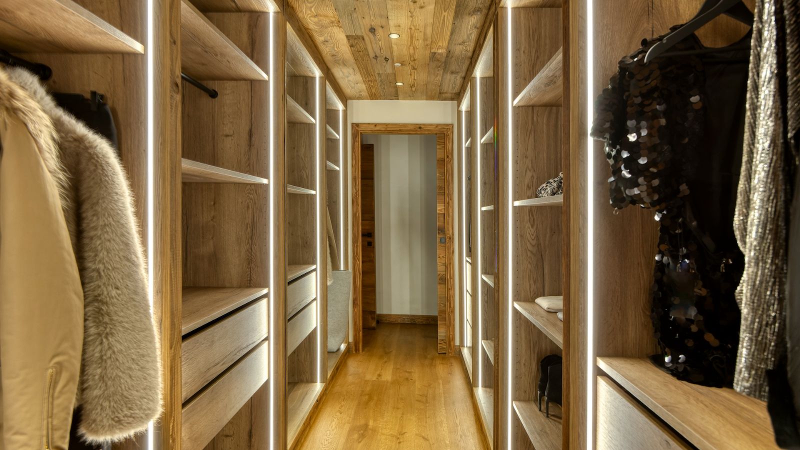 Luxury-Ski-Chalet-Megeve-Chalet-Aspen-Oxford-Ski-wardrobe.jpg