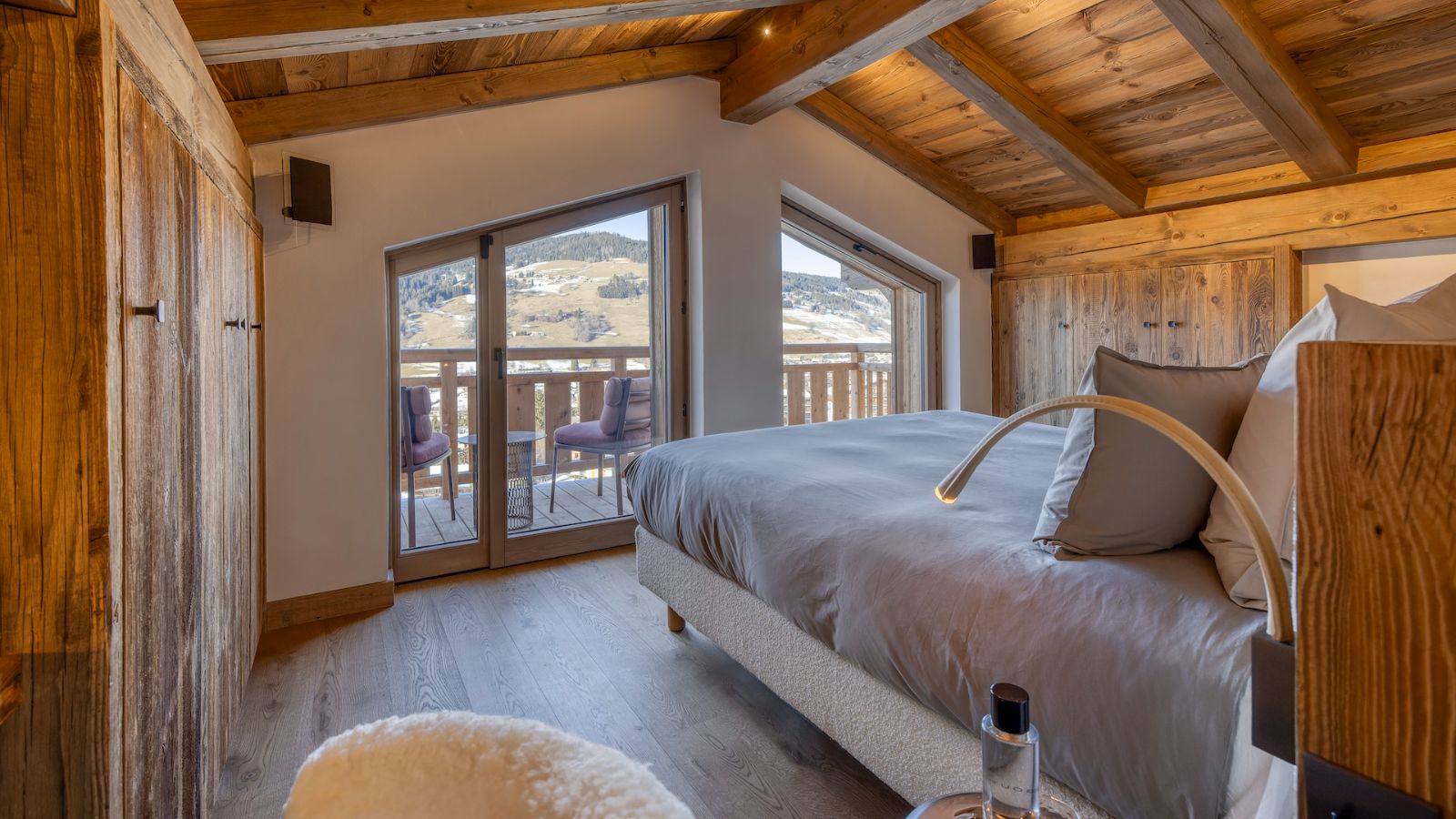 Luxury-Ski-Chalet-Megeve-Chalet-Aspen-Oxford-Ski-Bedroom (10).jpg