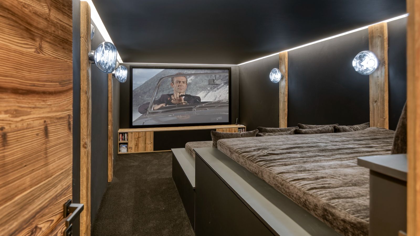 Luxury-Ski-Chalet-Megeve-Chalet-Aspen-Oxford-Ski-Bedroom (12).jpg