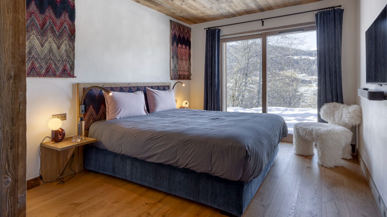 Luxury-Ski-Chalet-Megeve-Chalet-Aspen-Oxford-Ski-Bedroom (13).jpg
