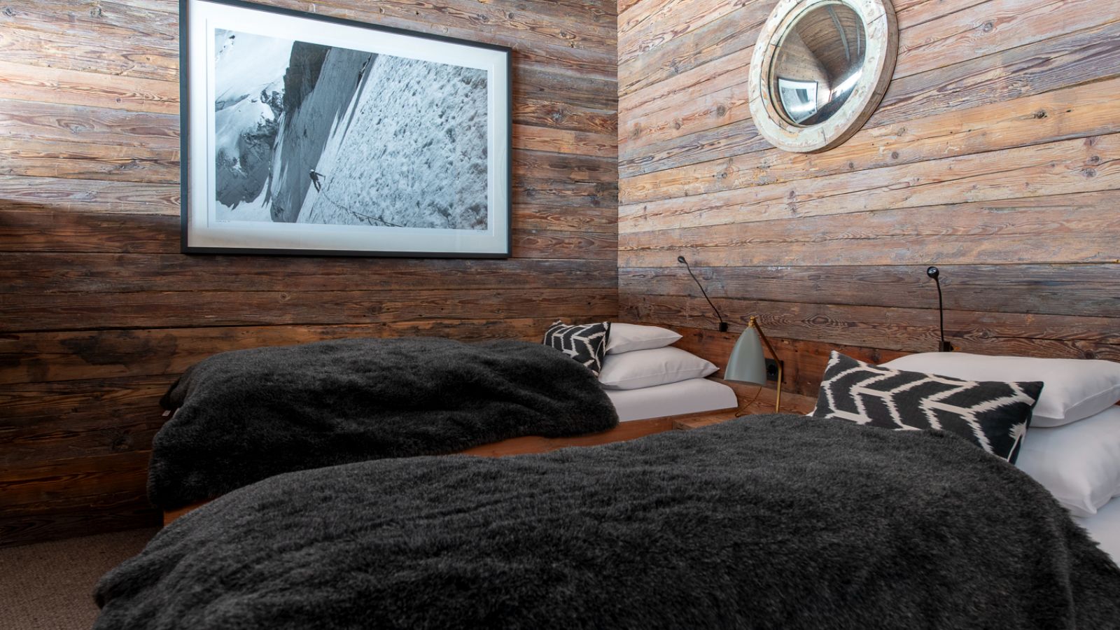 luxury-ski-chalets-st-christoph-skyfall-penthouse-oxford-ski-bedroom (2).jpg