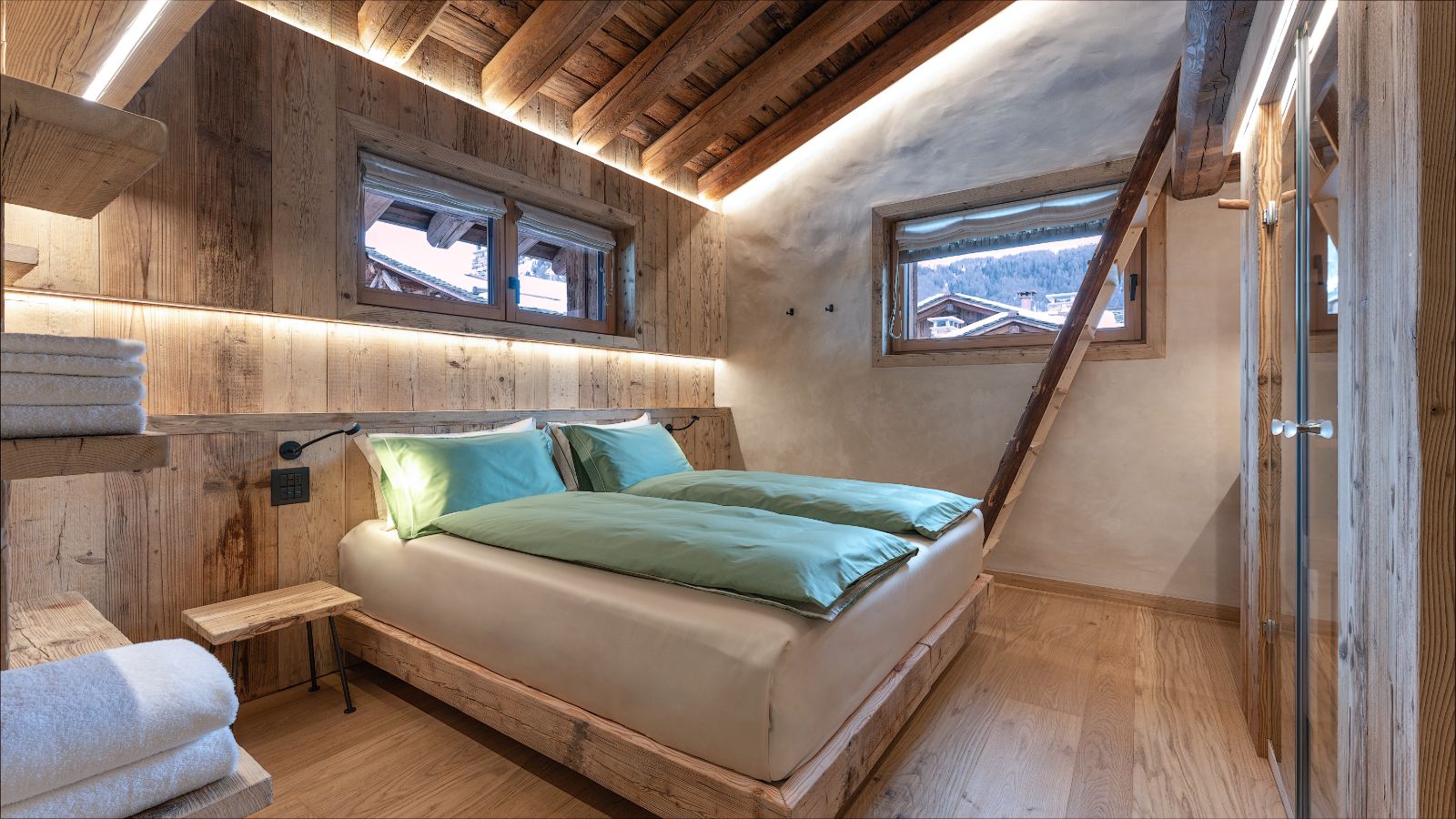 Luxury-Ski-Chalet-Livigno-AK-Chalets-Oxford-Ski-Bedroom (6).jpg