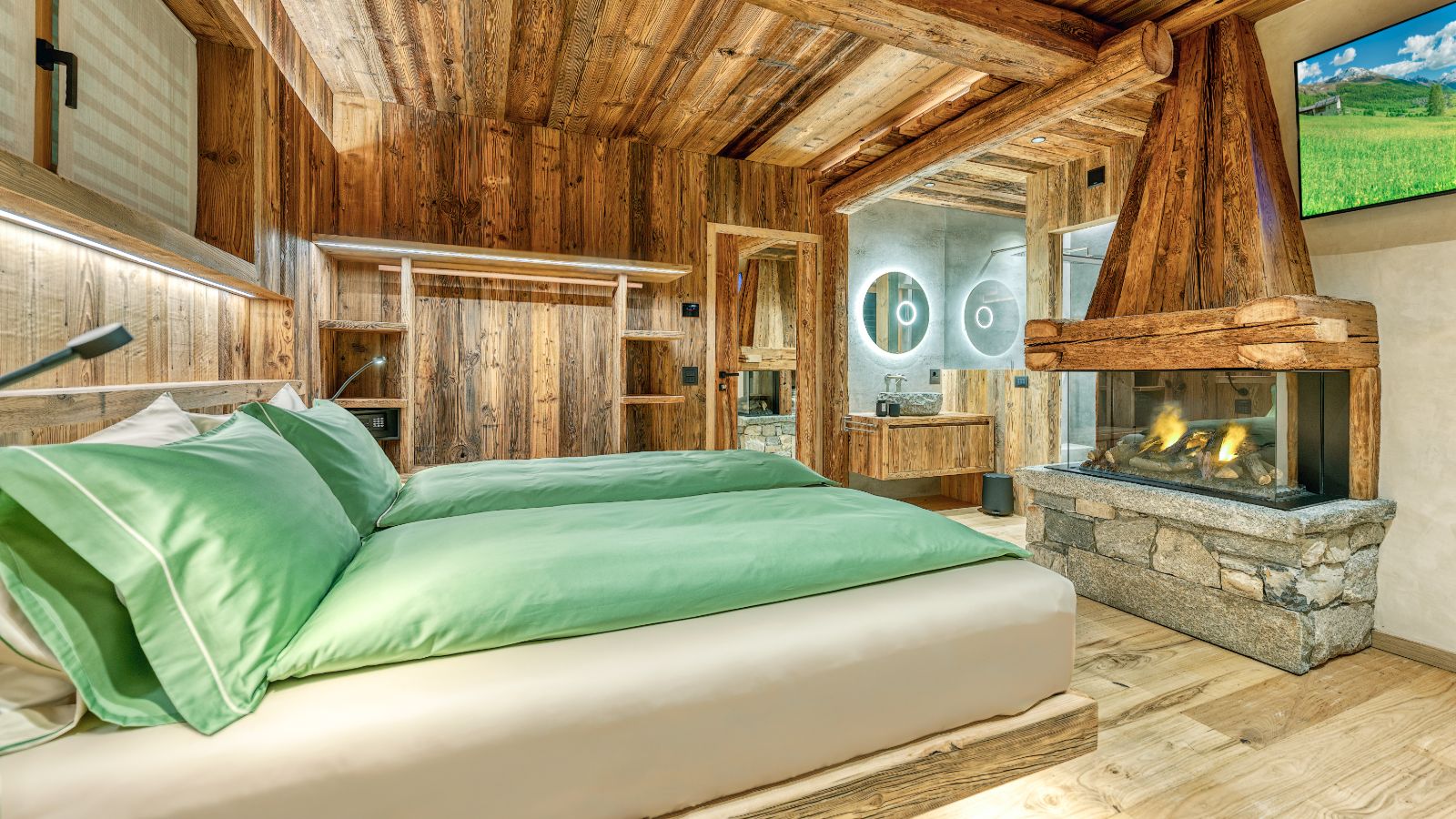 Luxury-Ski-Chalet-Livigno-AK-Chalets-Oxford-Ski-Bedroom (15).jpg