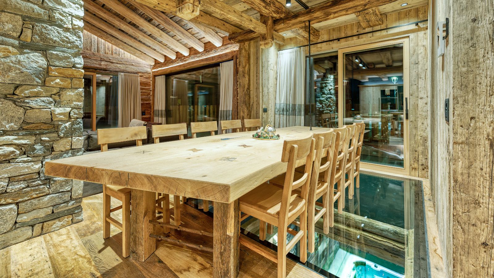 Luxury-Ski-Chalet-Livigno-AK-Chalets-Oxford-Ski-Dining.jpg