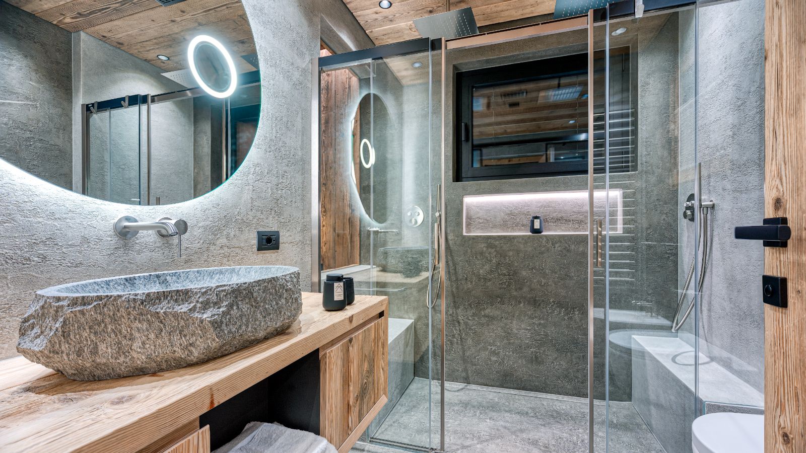 Luxury-Ski-Chalet-Livigno-AK-Chalets-Oxford-Ski-Bathroom.jpg
