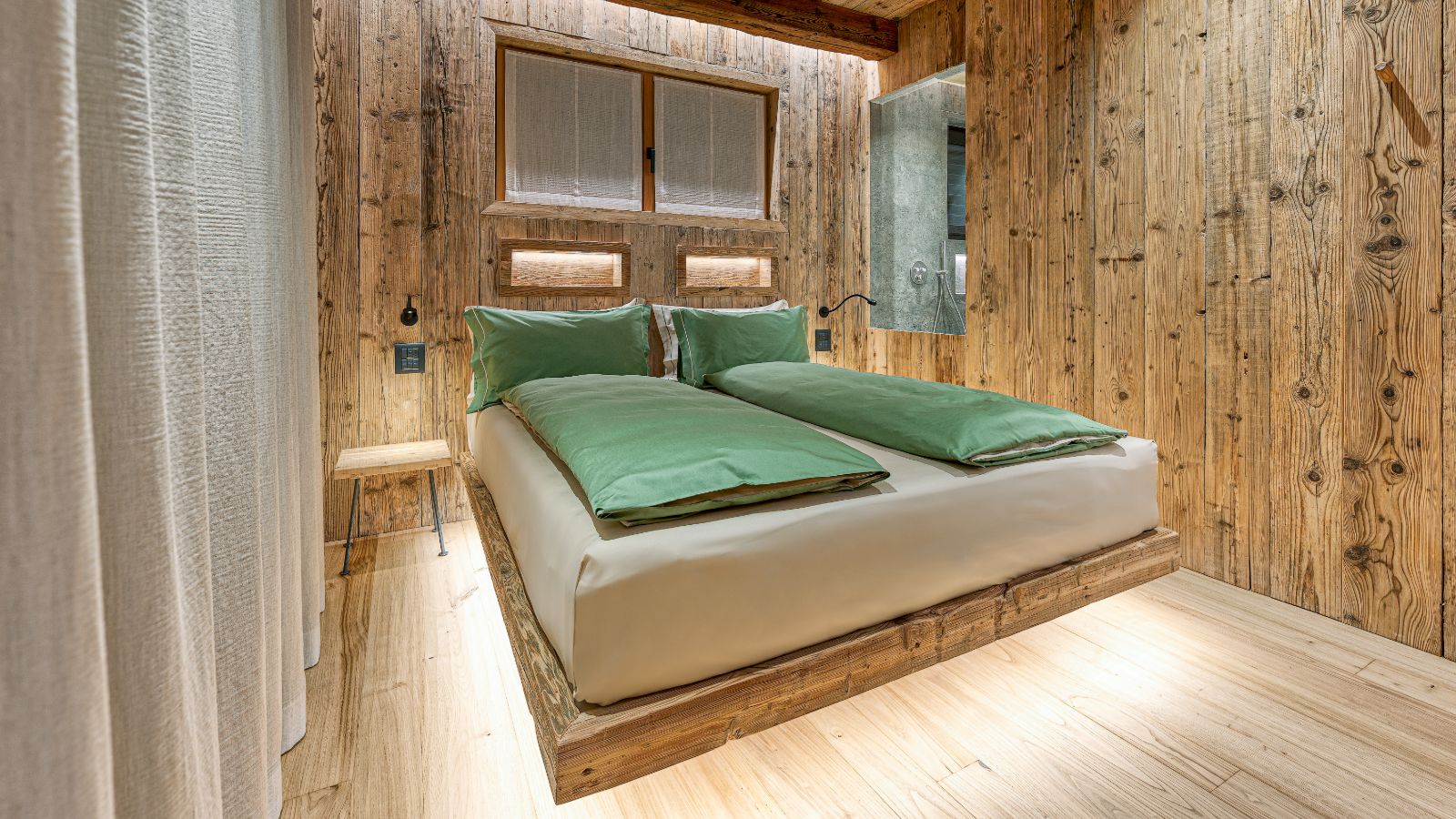 Luxury-Ski-Chalet-Livigno-AK-Chalets-Oxford-Ski-Bedroom (3).jpg