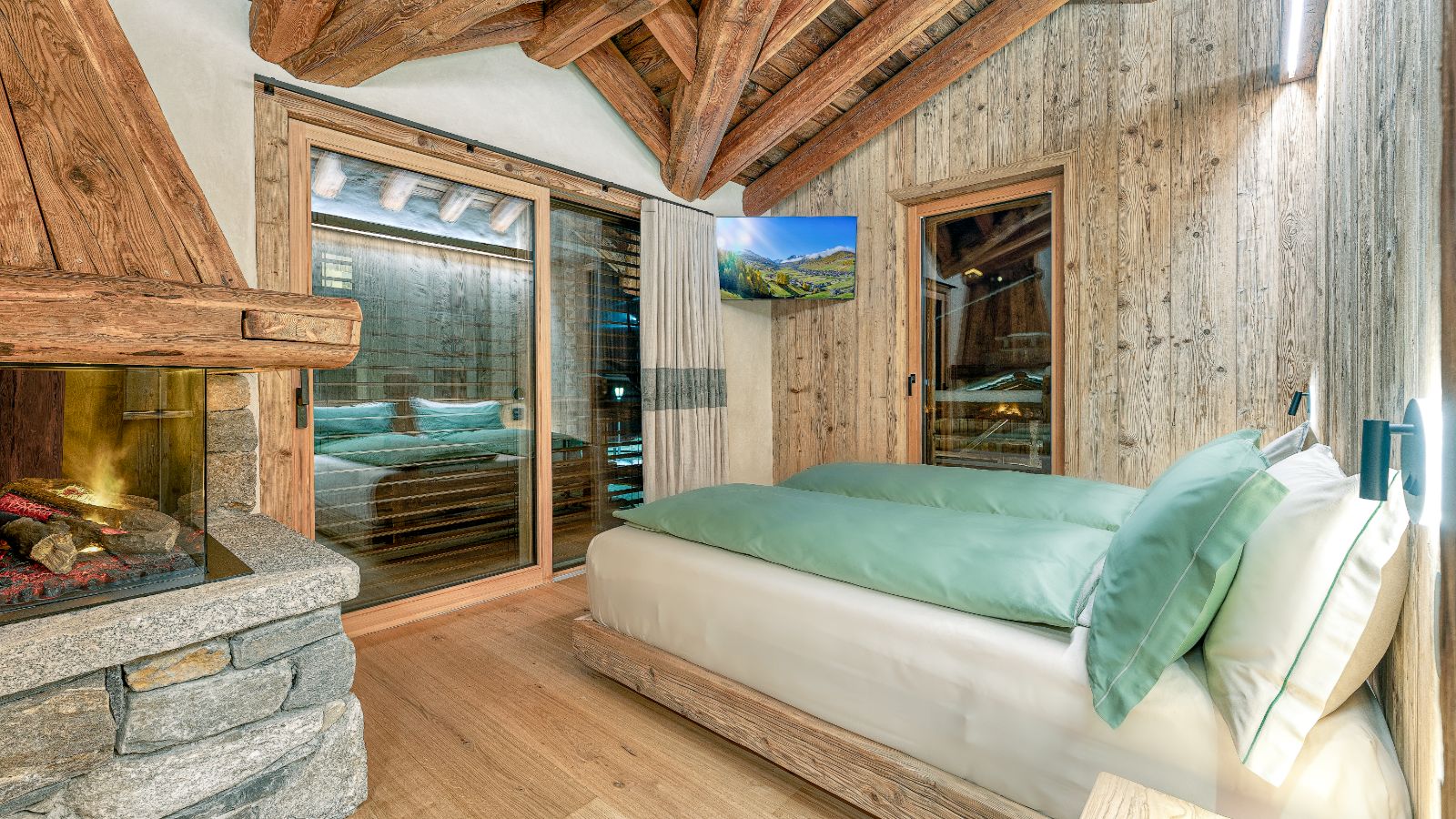 Luxury-Ski-Chalet-Livigno-AK-Chalets-Oxford-Ski-Bedroom (12).jpg