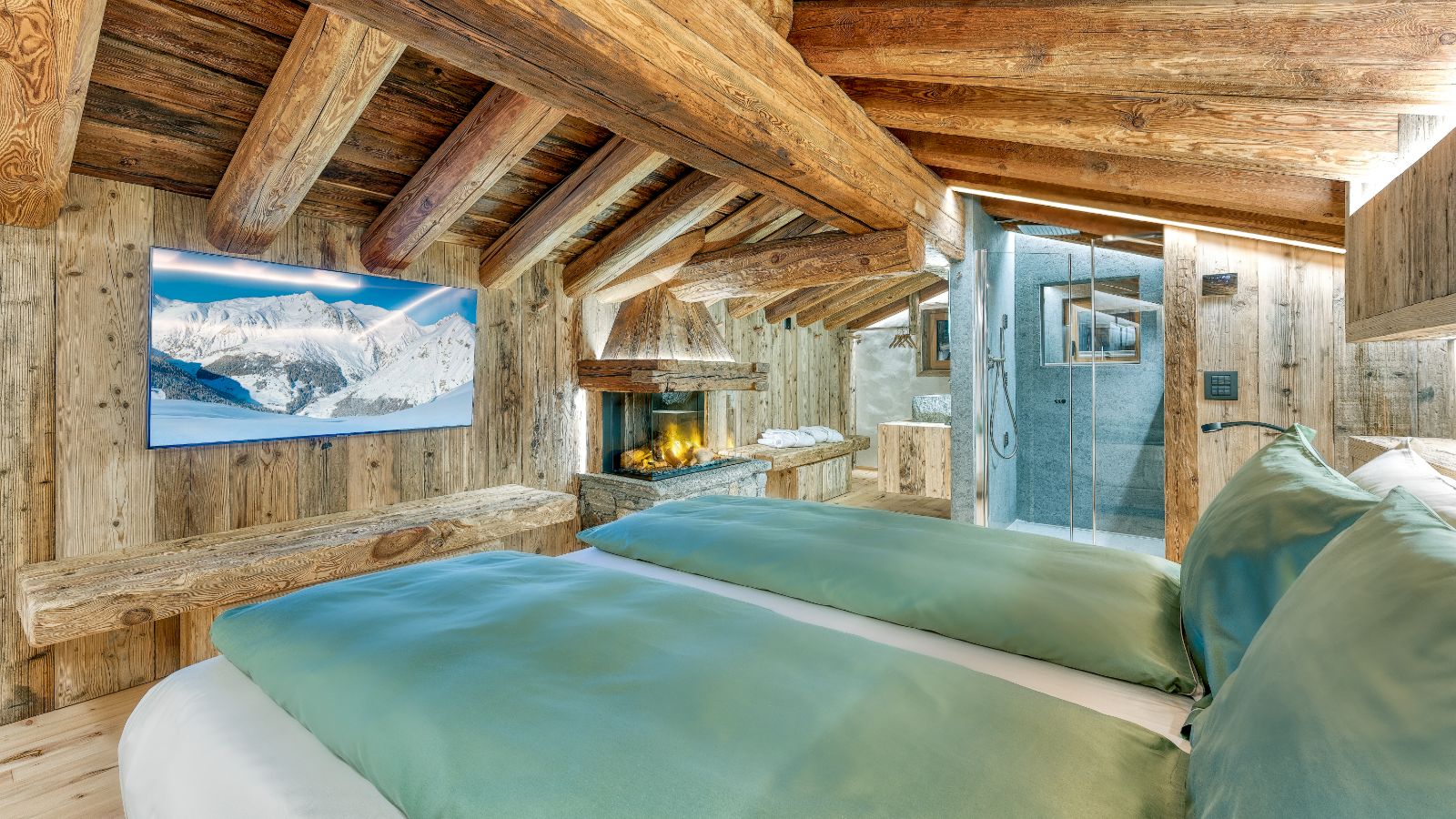 Luxury-Ski-Chalet-Livigno-AK-Chalets-Oxford-Ski-Bedroom (16).jpg
