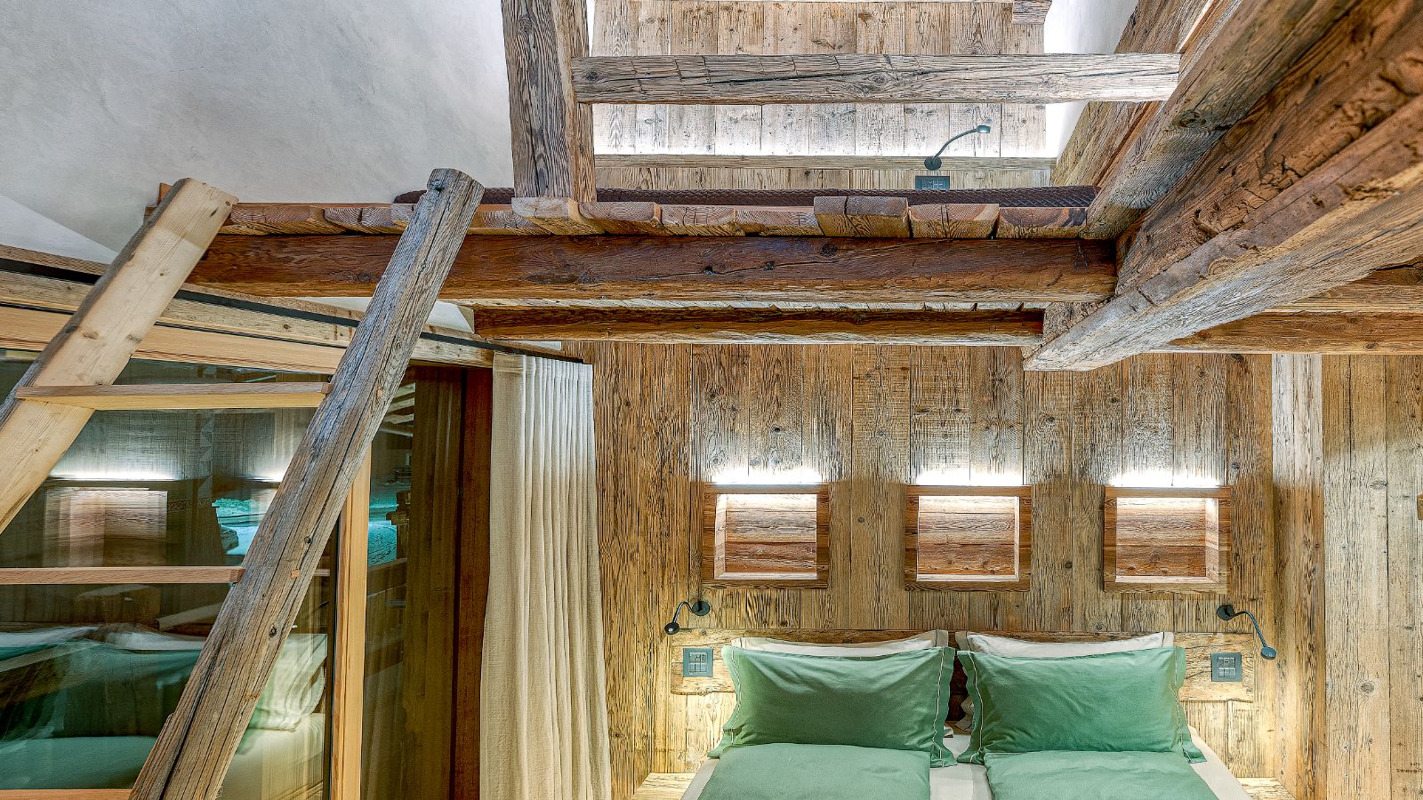 Luxury-Ski-Chalet-Livigno-AK-Chalets-Oxford-Ski-Bedroom -Mezzanine.jpg