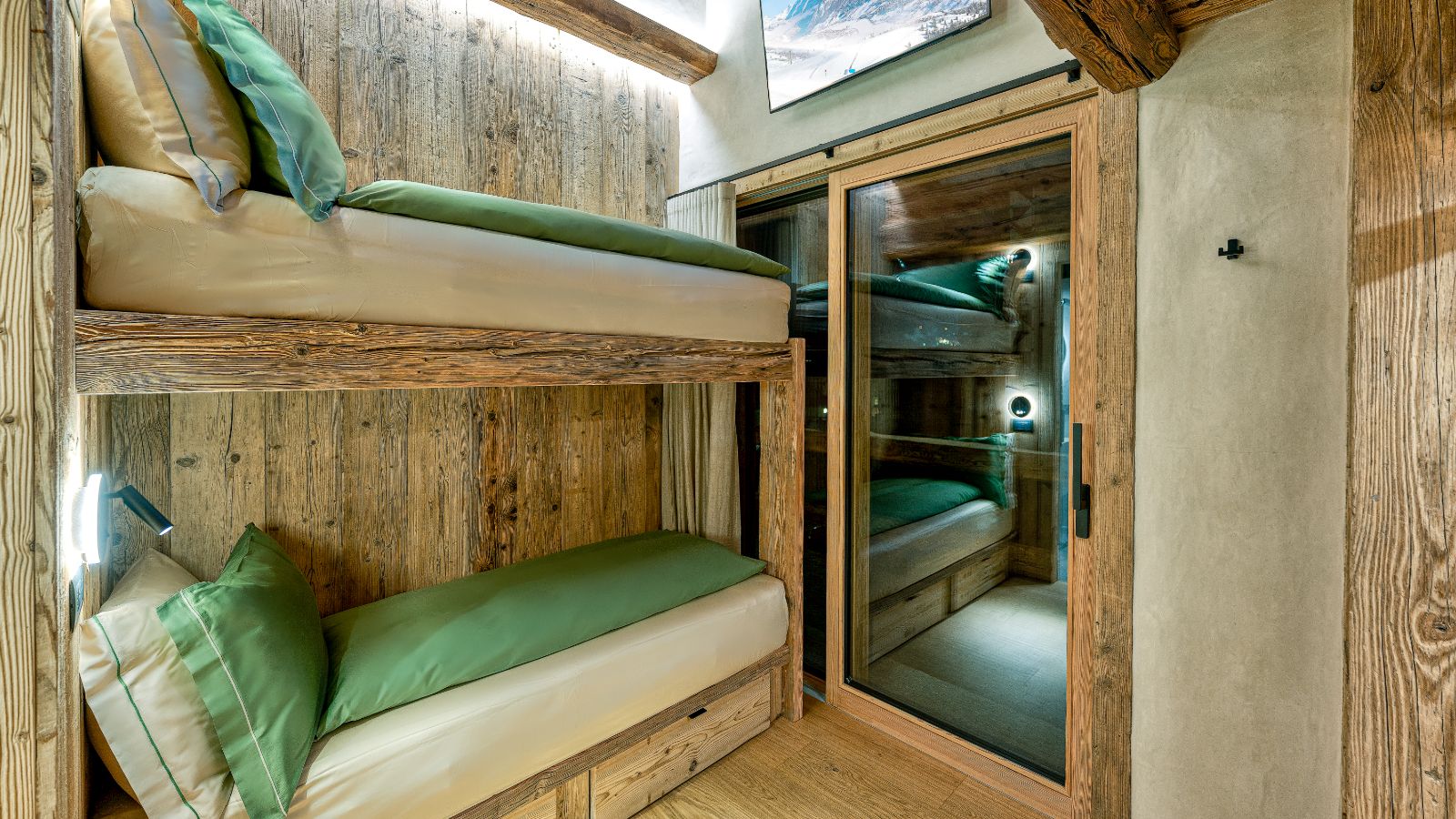 Luxury-Ski-Chalet-Livigno-AK-Chalets-Oxford-Ski-Bunk-Bedroom (13).jpg
