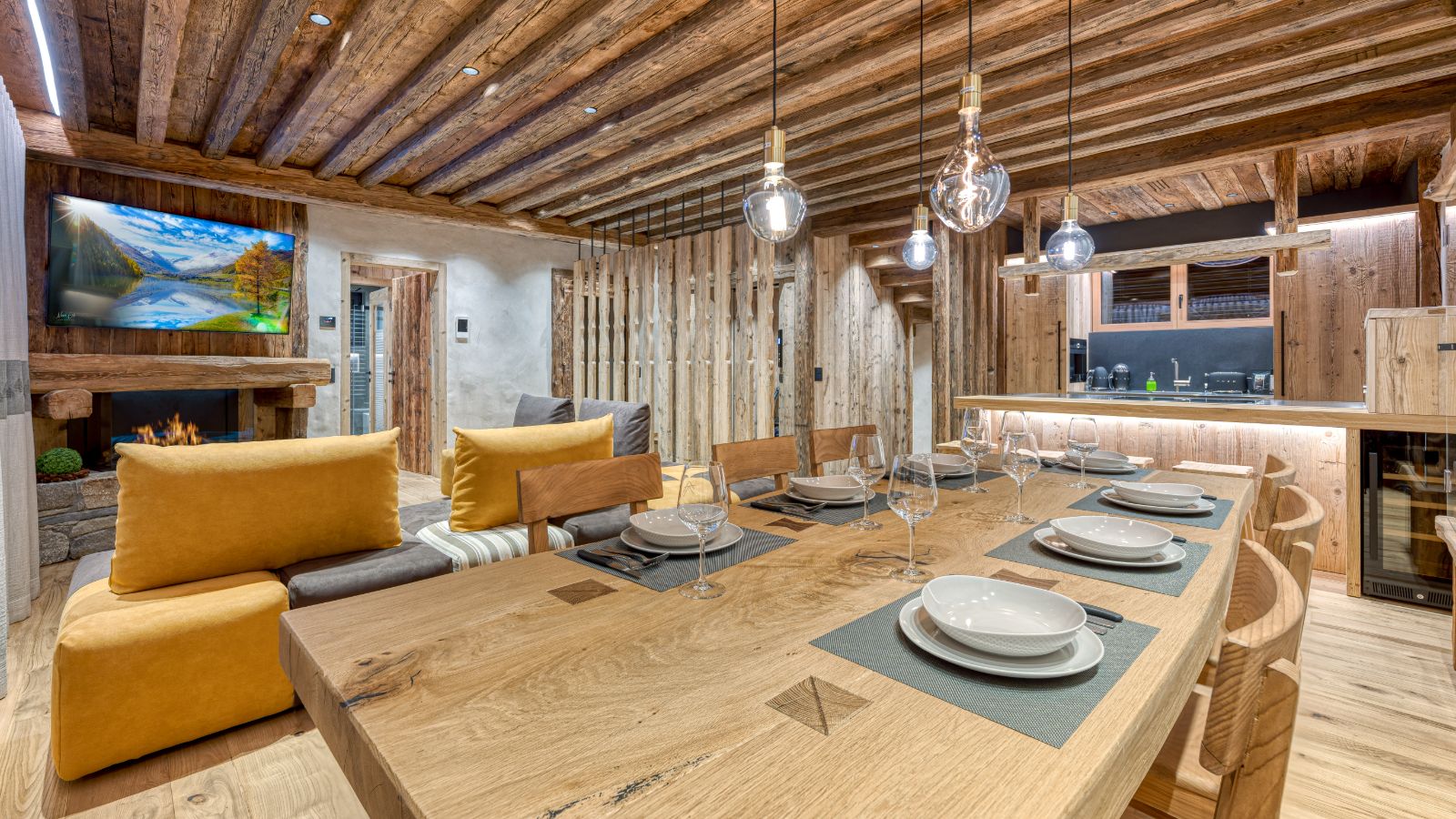 Luxury-Ski-Chalet-Livigno-AK-Chalets-Oxford-Ski-Dining.jpg