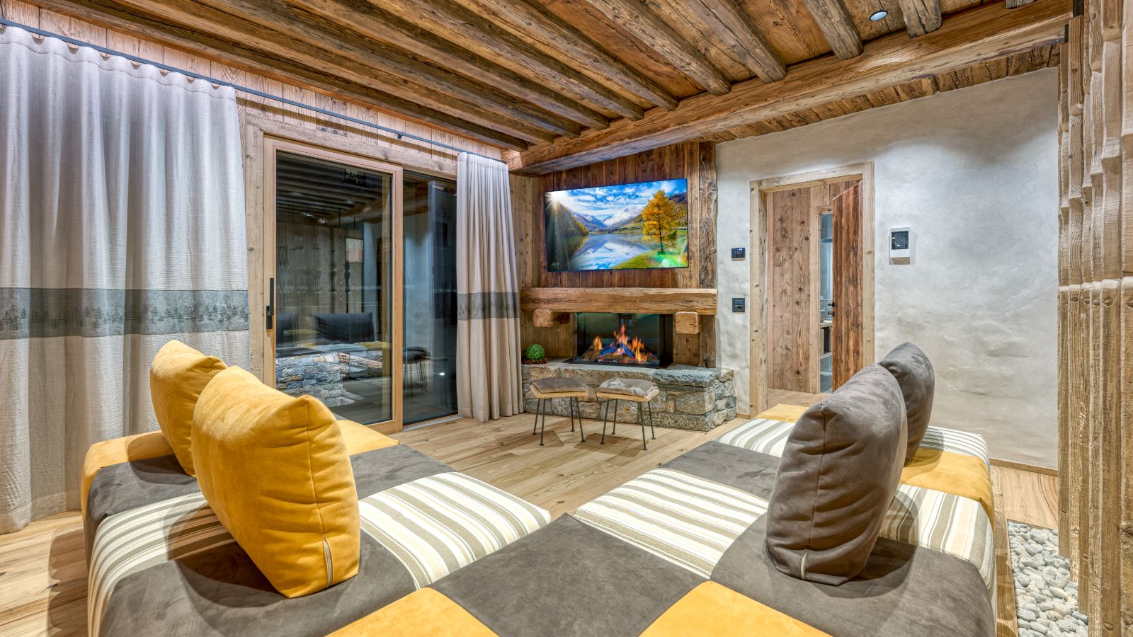Luxury-Ski-Chalet-Livigno-AK-Chalets-Oxford-Ski-Lounge.jpg