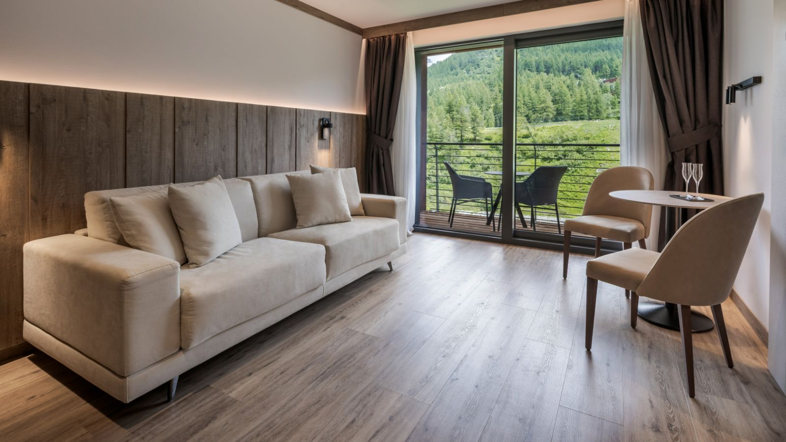 _R2A8086_Suite (1).jpg