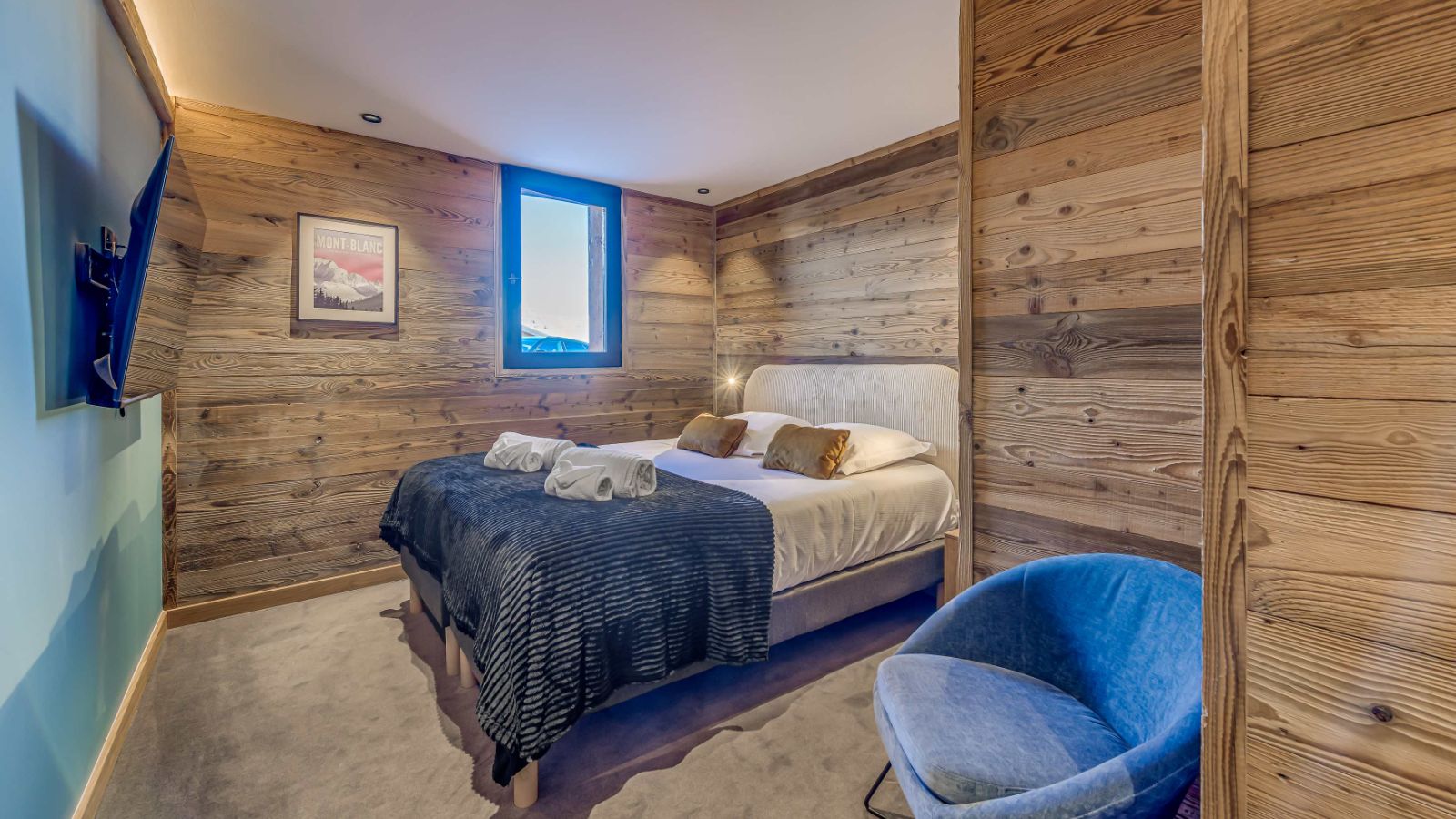 Luxury-Ski-Chalet-La-Plagne-Chalet-Riva-Oxford-Ski-Bedroom (8).jpg