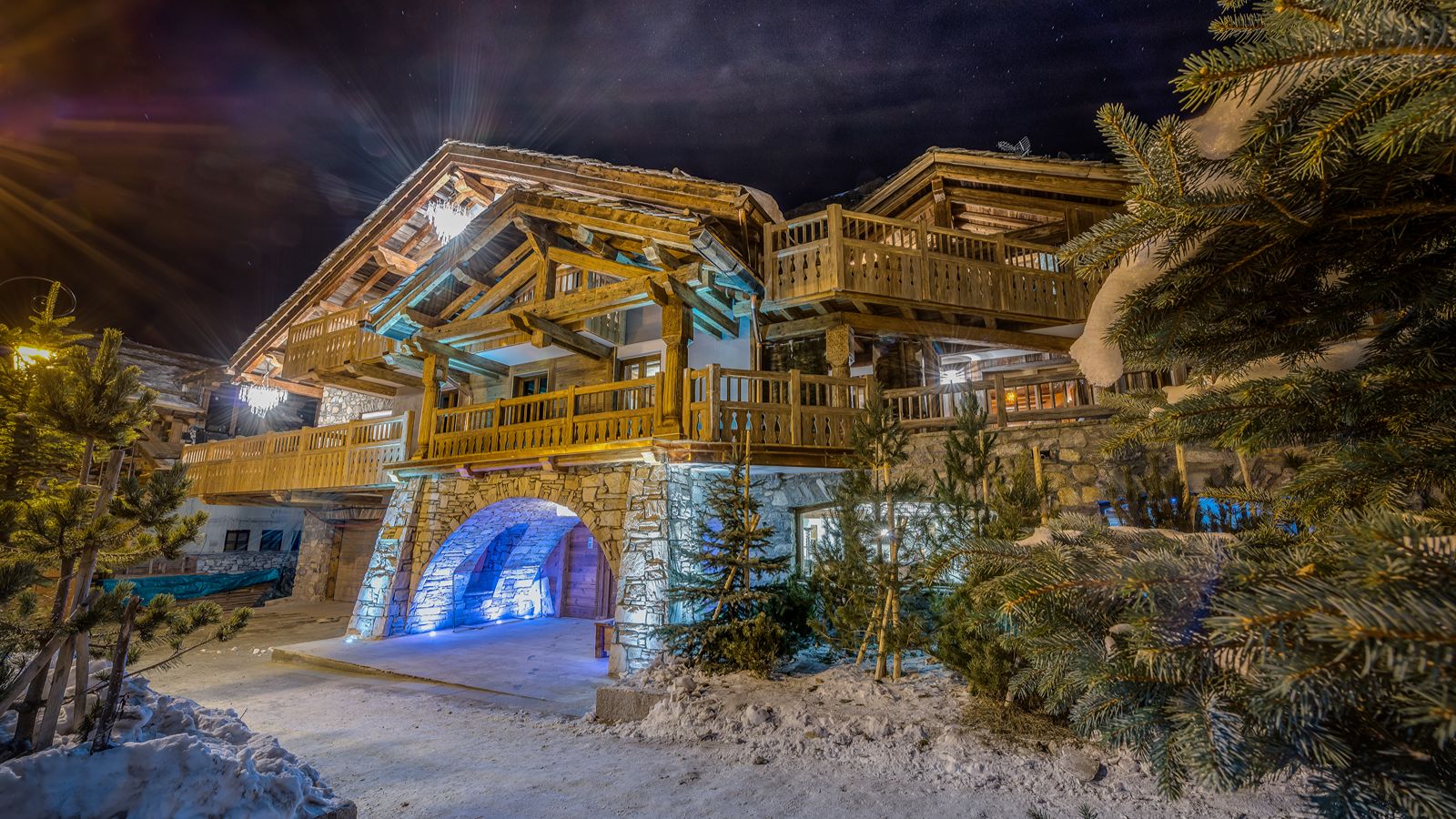 luxury-ski-chalets-val-disere-chalet-lhotse-oxford-ski-exterior-night.jpg