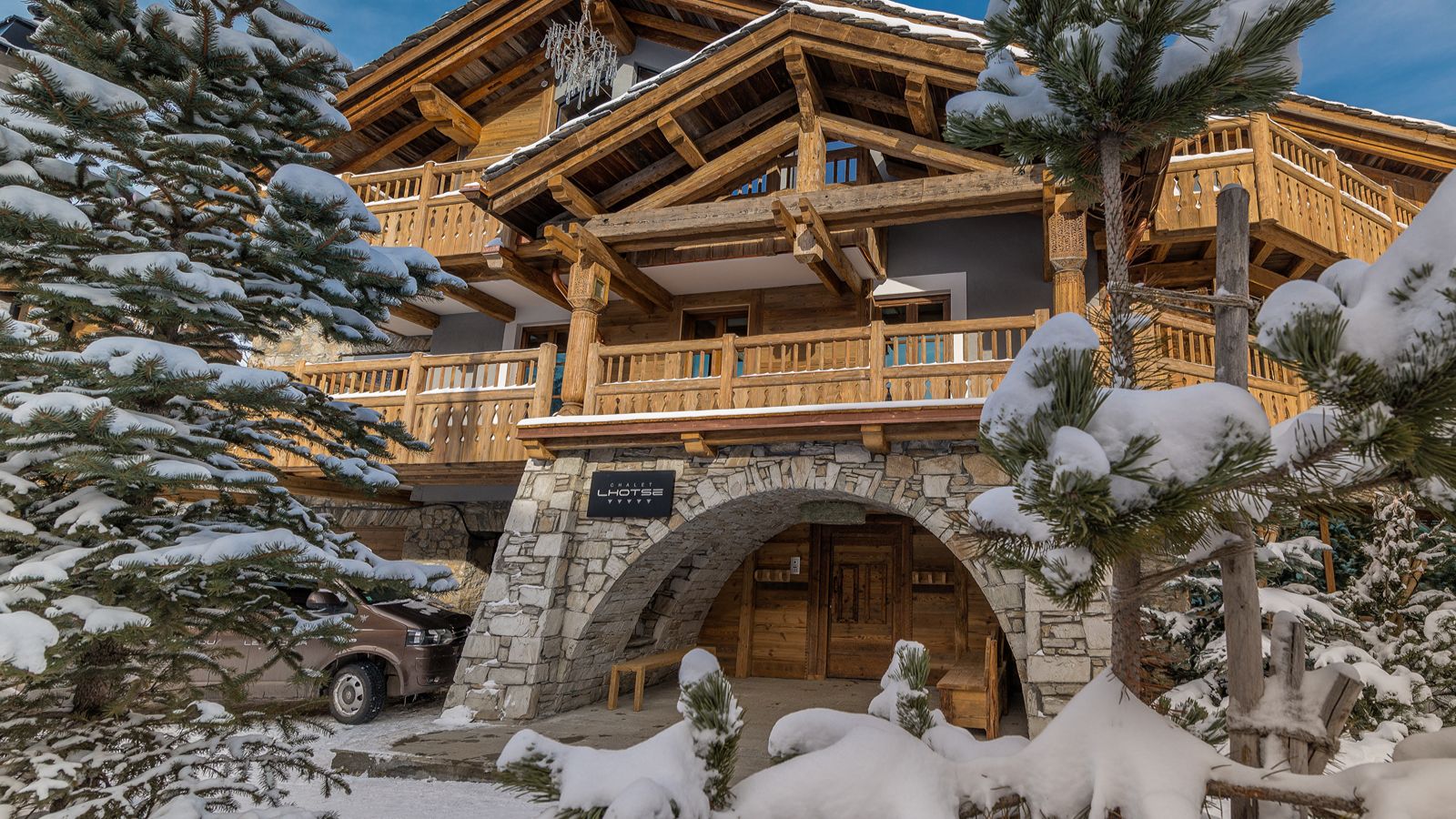 luxury-ski-chalets-val-disere-chalet-lhotse-oxford-ski-exterior-day.jpg