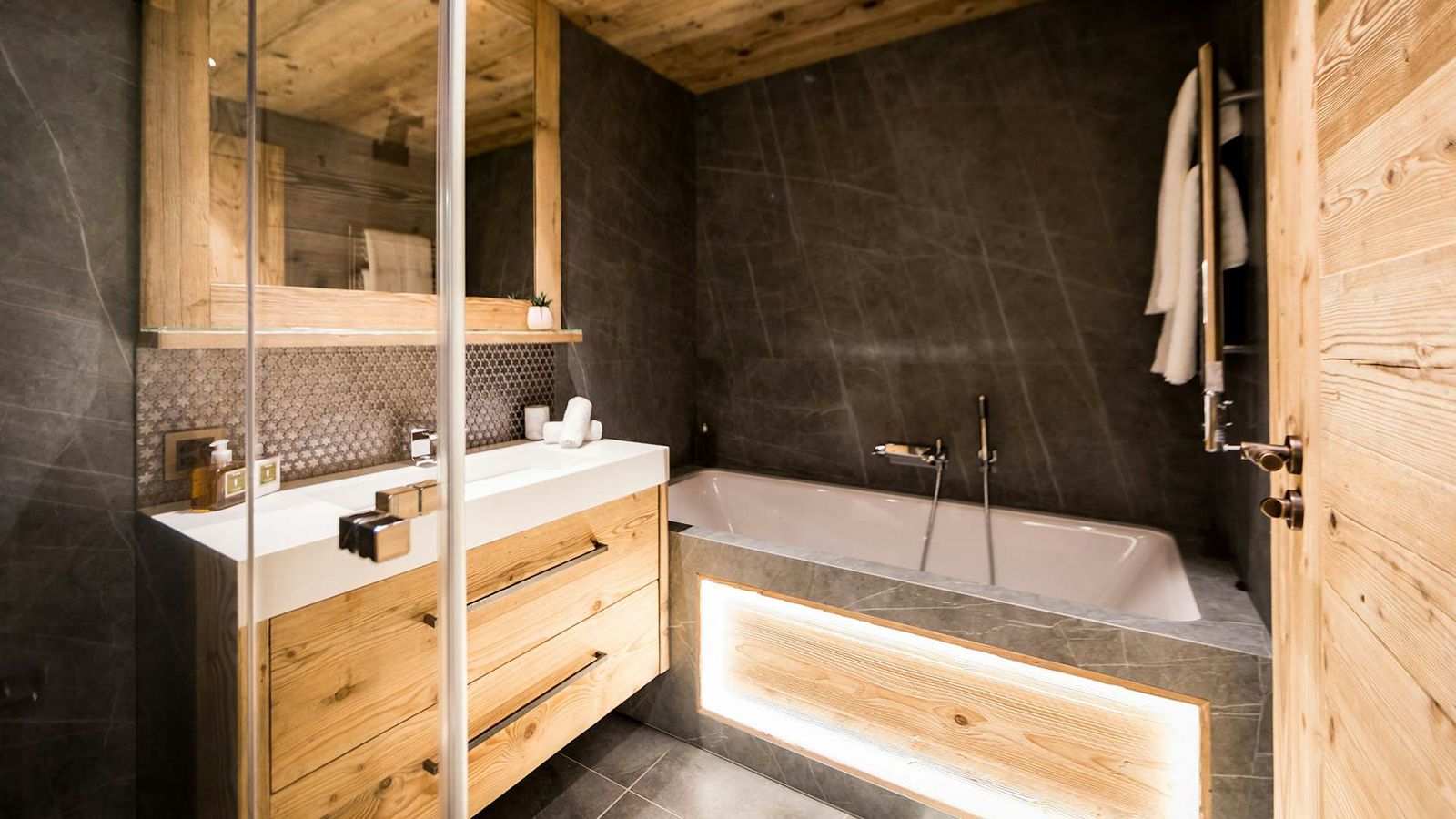 luxury-ski-chalets-verbier-chalet-calima-oxford-ski-bathroom.jpg