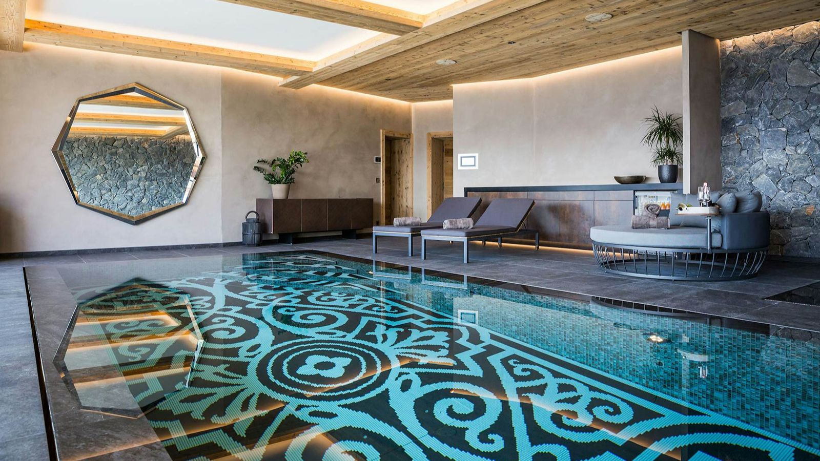 luxury-ski-chalets-verbier-chalet-calima-oxford-ski-spa-swimming-pool (2).jpg