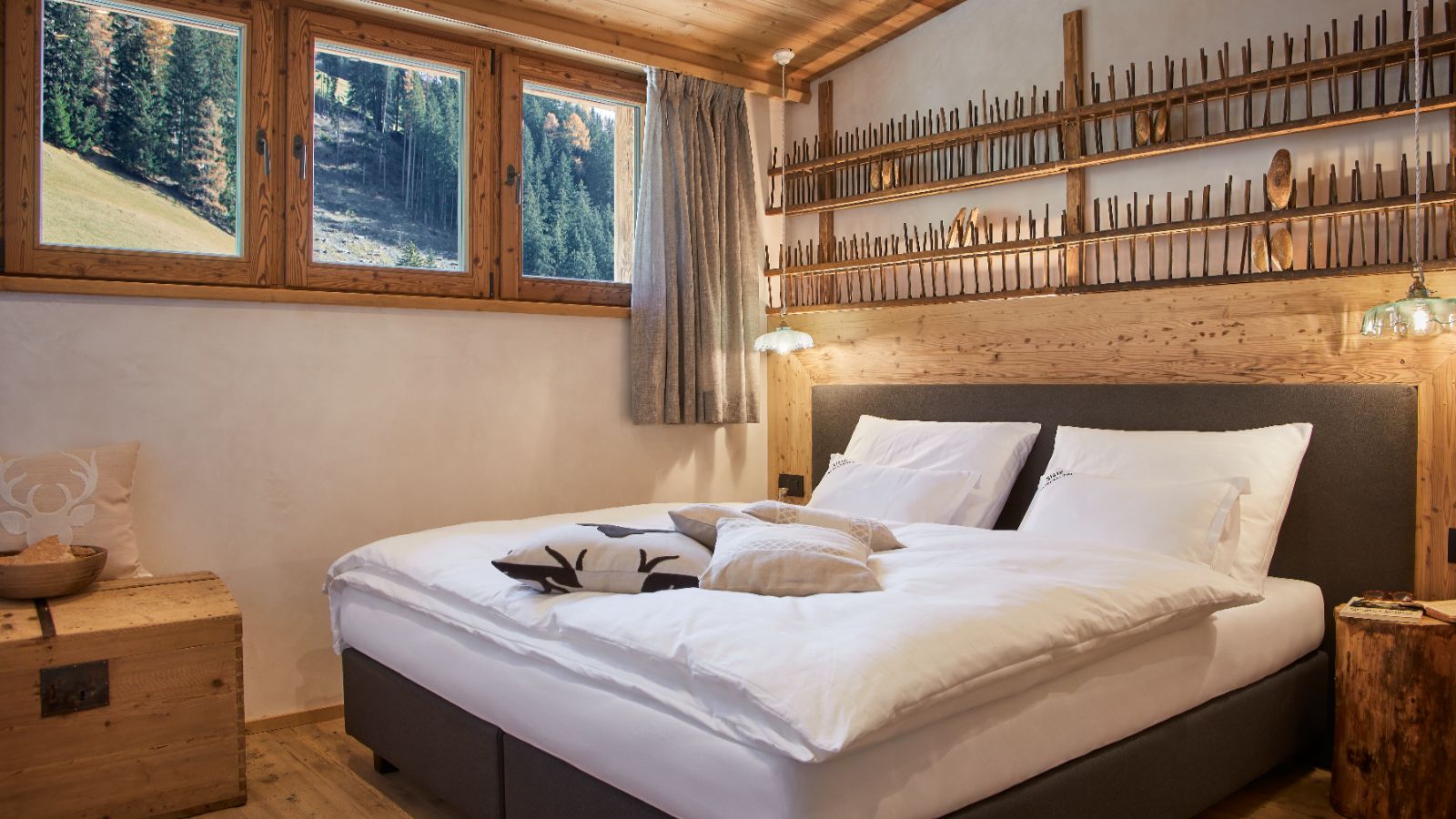 Luxury-Ski-Chalet-Alta-Badia-Chalet-Sotciastel-Oxford-Ski-Bedroom.jpg