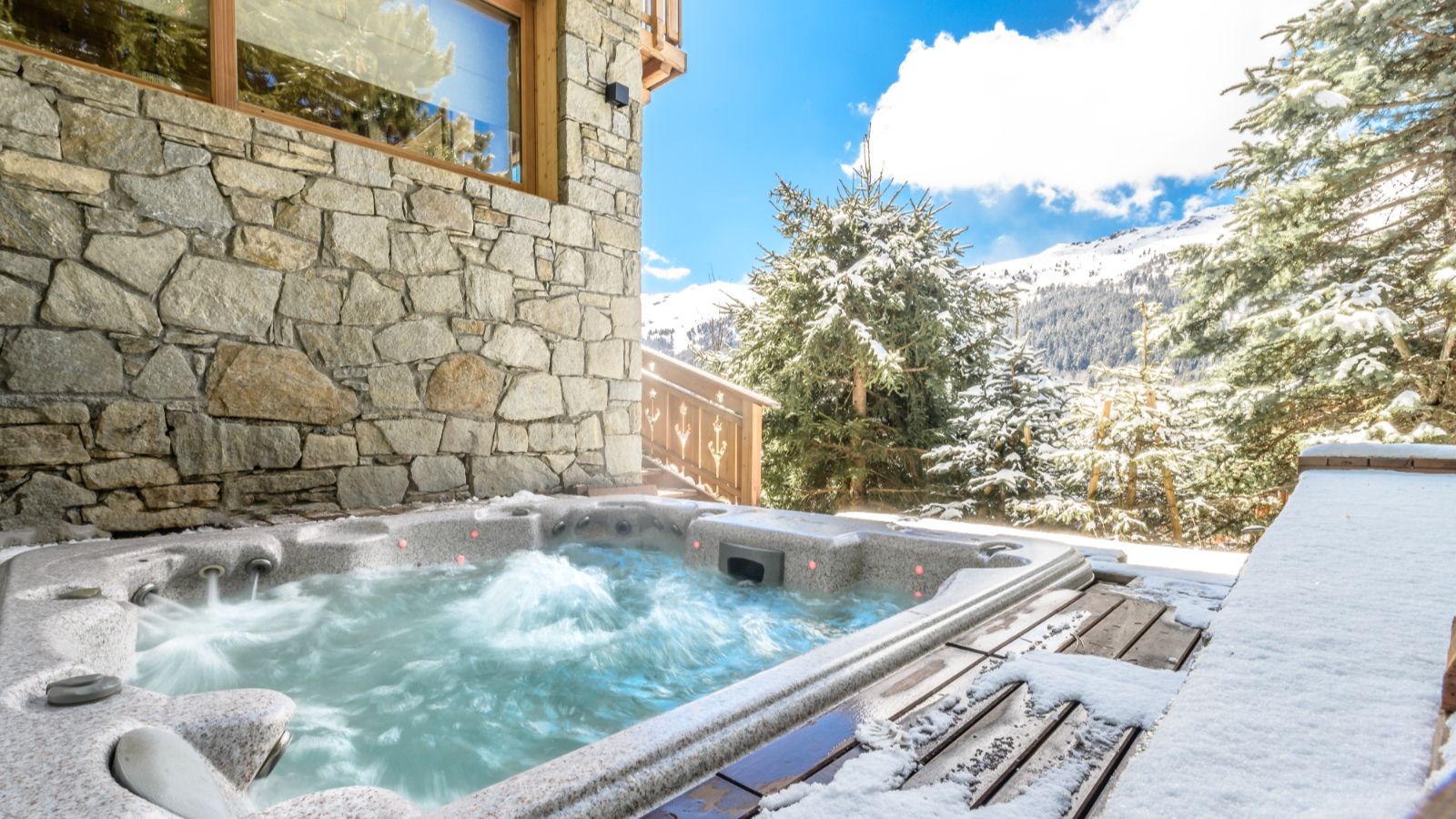 luxury-ski-chalets-meribel-chalet-phoebe-oxford-ski-hot-tub.jpg