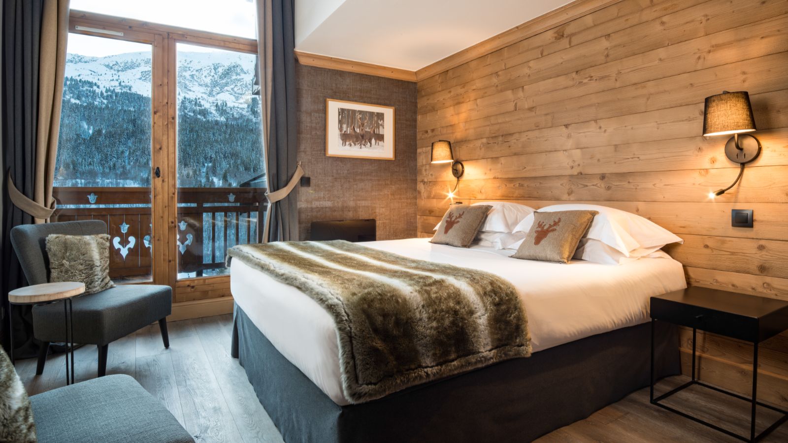 luxury-ski-chalets-meribel-chalet-phoebe-oxford-ski-bedroom (1).jpg
