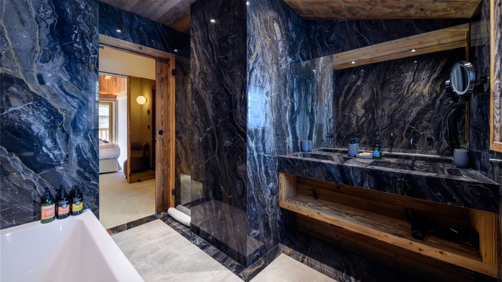 Luxury-Ski-Chalet-Val-d-Isere-Chalet-Cervinia-Oxford-Ski-Bathroom.jpg