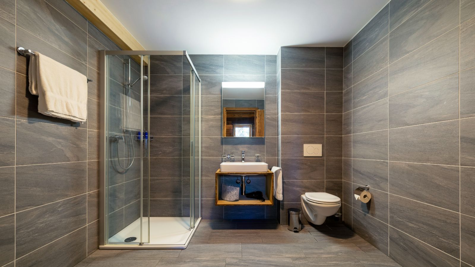 Luxury-Ski-Chalet-Veysonnaz-Penthouse-on--the-piste-Oxford-Ski-Bathroom3.jpg