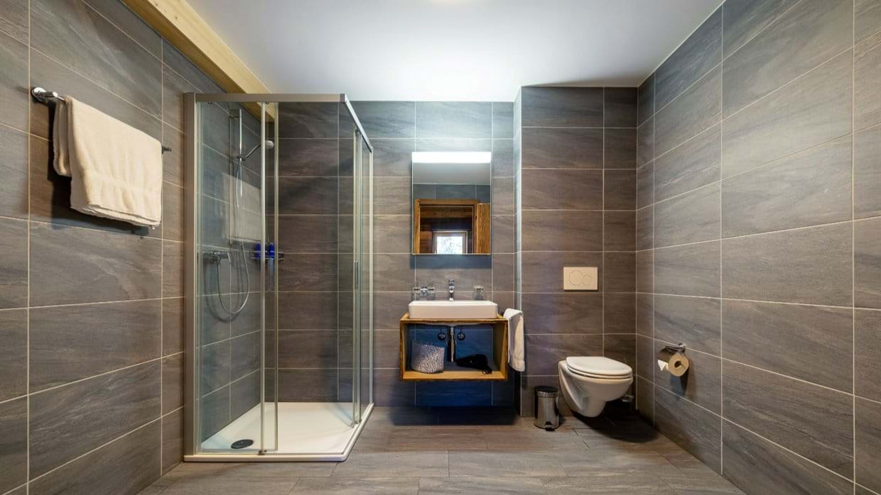 Luxury-Ski-Chalet-Veysonnaz-Penthouse-on--the-piste-Oxford-Ski-Bathroom3.jpg