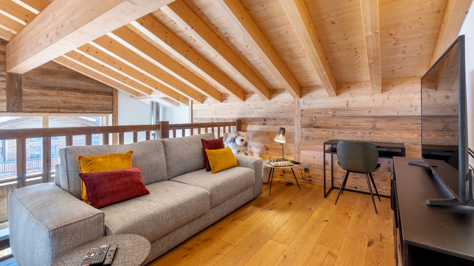 Luxury-Ski-Chalet-Veysonnaz-Penthouse-on--the-piste-Oxford-Ski-TV-Room.jpg