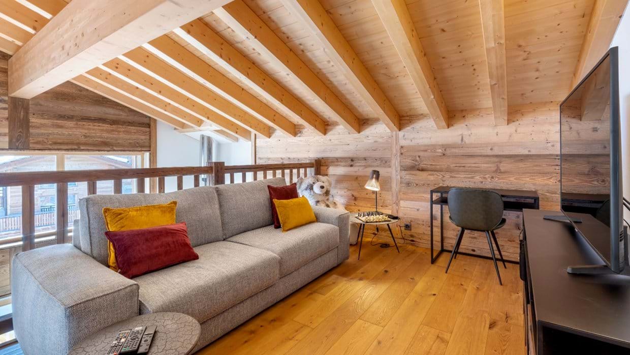 Luxury-Ski-Chalet-Veysonnaz-Penthouse-on--the-piste-Oxford-Ski-TV-Room.jpg