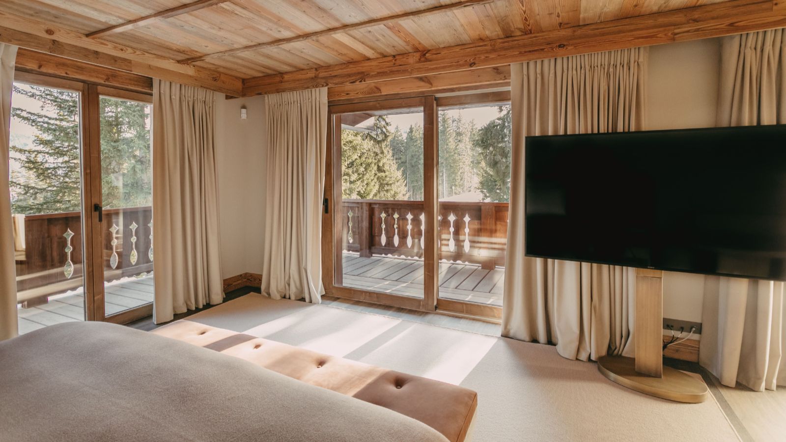 luxury-ski-chalet-courchevel-1850-lily-of-the-valley-oxford-ski-bedroom (2).jpg