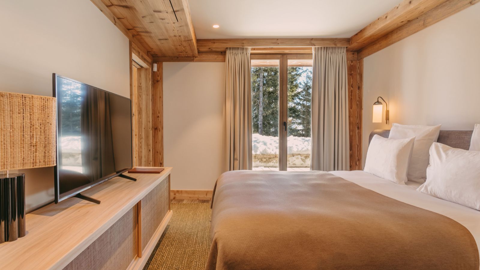 luxury-ski-chalet-courchevel-1850-lily-of-the-valley-oxford-ski-bedroom2 (2).jpg