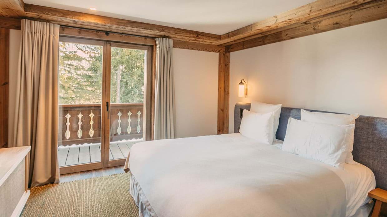 luxury-ski-chalet-courchevel-1850-lily-of-the-valley-oxford-ski-bedroom2.jpg