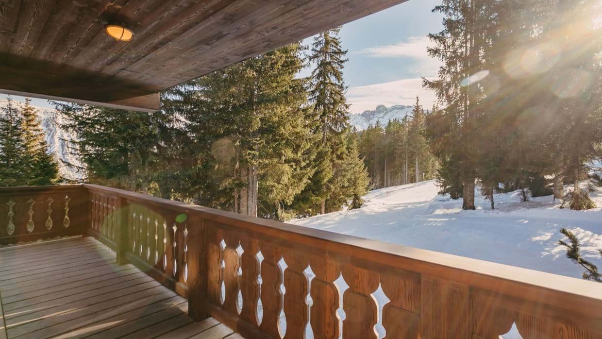 luxury-ski-chalet-courchevel-1850-lily-of-the-valley-oxford-ski-balcony.jpg