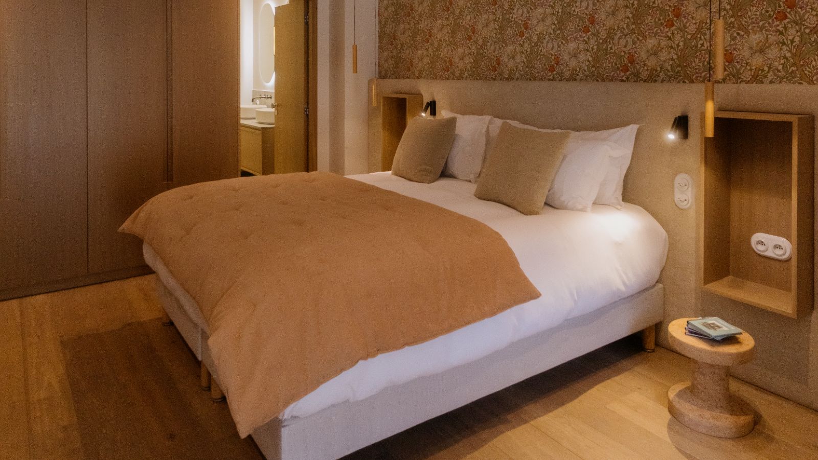 Luxury-Ski-Chalet-Chamonix-Villa-Butterfly-Oxford-Ski-Bedroom (2).jpg