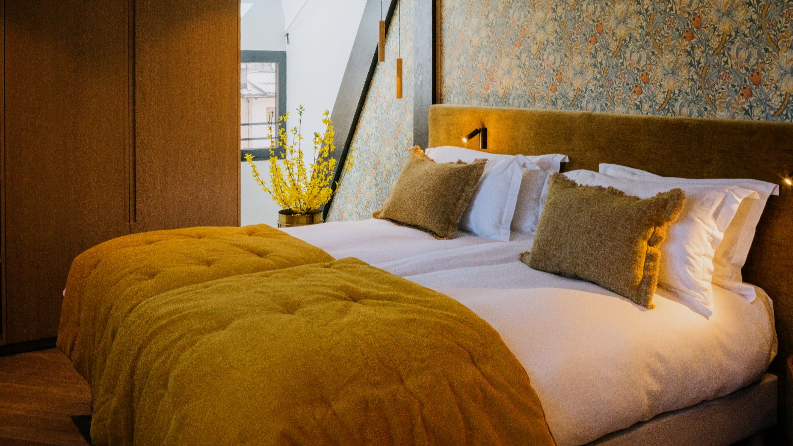 Luxury-Ski-Chalet-Chamonix-Villa-Butterfly-Oxford-Ski-Bedroom (9).jpg