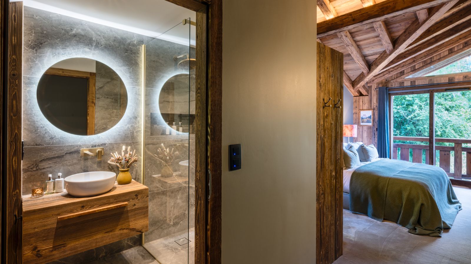 Luxury-Ski-Chalet-Morzine-Chalet-Genevieve-Oxford-Ski-Bedroom (8).jpg