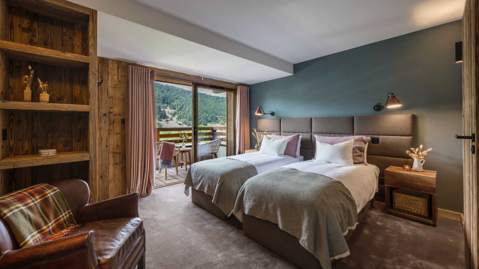 Luxury-Ski-Chalet-Morzine-Chalet-Genevieve-Oxford-Ski-Bedroom (19).jpg