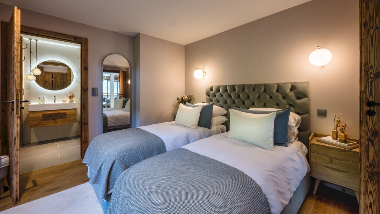 Luxury-Ski-Chalet-Morzine-Chalet-Genevieve-Oxford-Ski-Bedroom (1).jpg