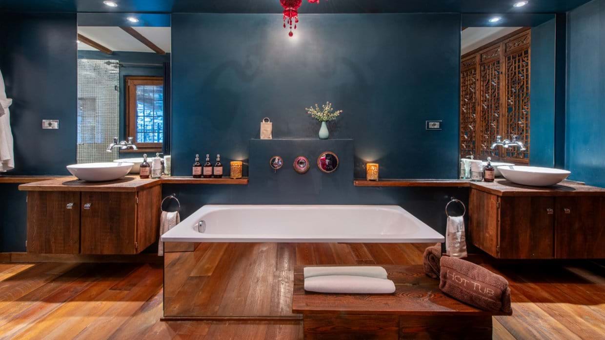 luxury-ski-chalets-milky-way-baita-1697-oxford-ski-bathroom1 (2).jpg