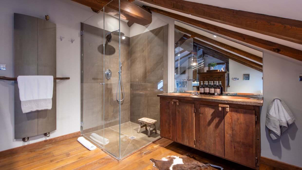 luxury-ski-chalets-milky-way-baita-1697-oxford-ski-bathroom-.jpg