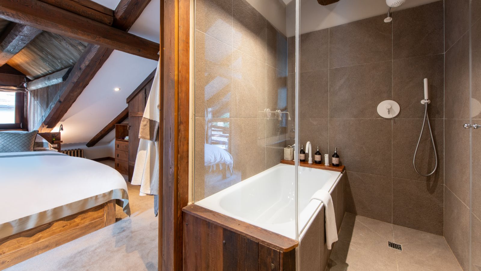 luxury-ski-chalets-milky-way-baita-1697-oxford-ski-bathroom3.jpg
