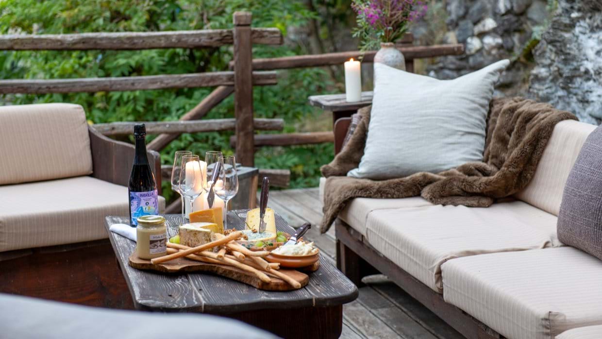 luxury-ski-chalets-milky-way-baita-1697-oxford-ski-terrace (2).jpg