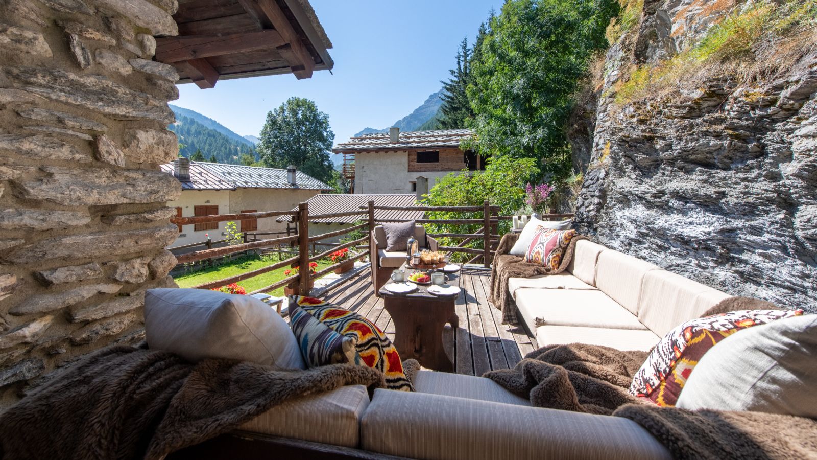 luxury-ski-chalets-milky-way-baita-1697-oxford-ski-terrace-sun.jpg